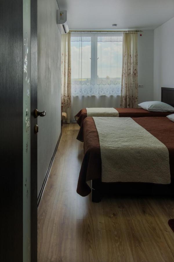 Rooms With Fortetsya View 2 Kamianets-Podilskyi Luaran gambar